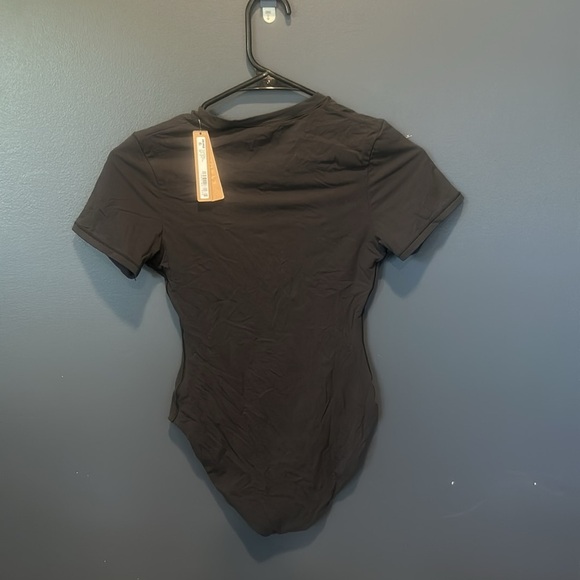 Skims T-Shirt Bodysuit Size Small - Picture 3 of 4